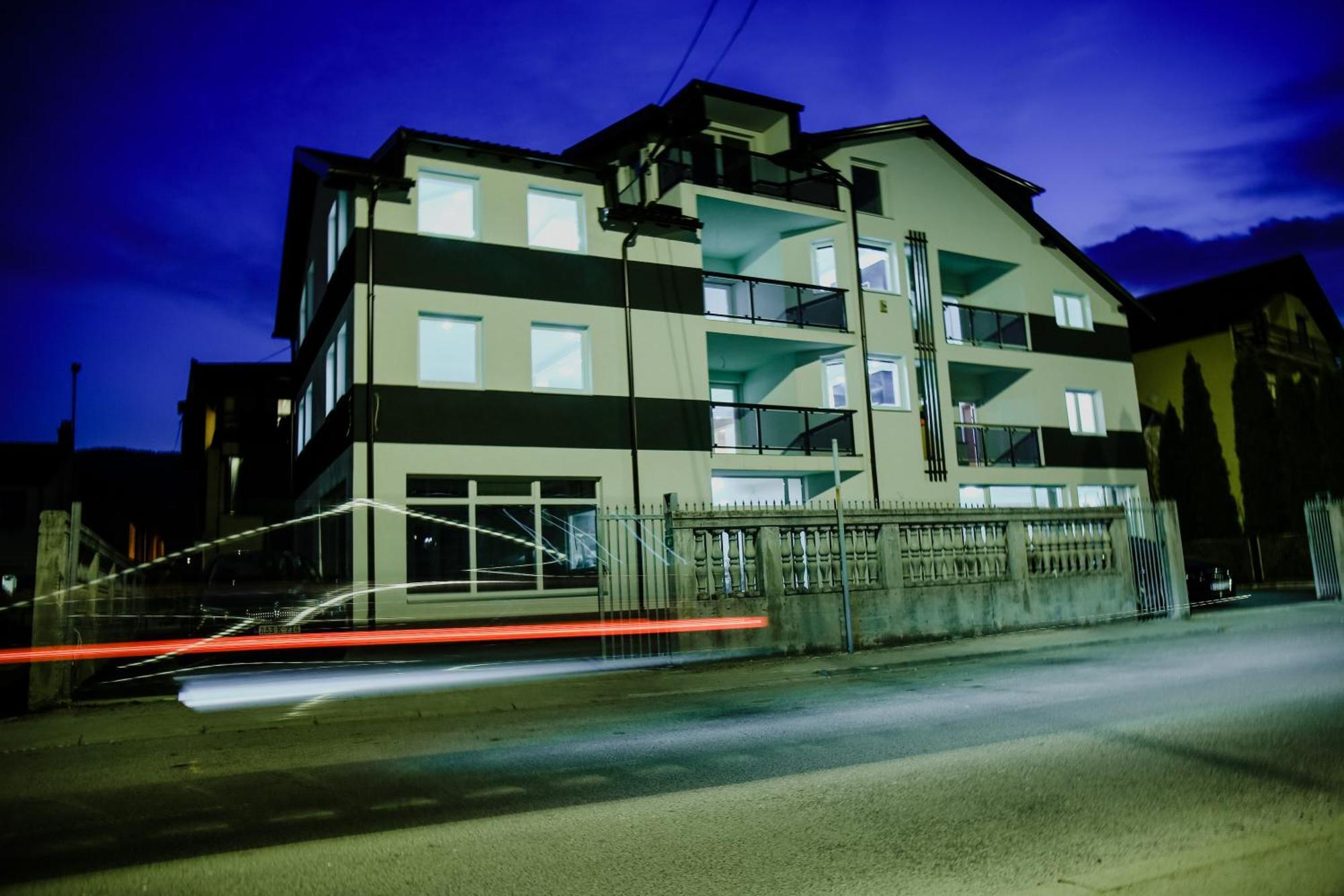Deluxe Apartments ซาราเยโว ภายนอก รูปภาพ